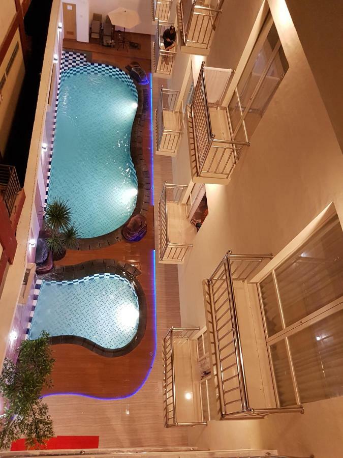 Victoria Inn Manado Extérieur photo